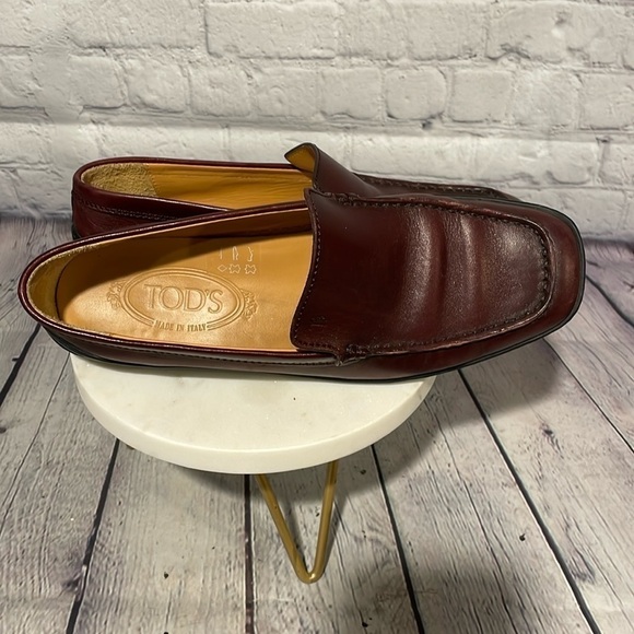 TOD'S Women's Leather burgundy loafers Size 7 1/2 - Picture 2 of 9
